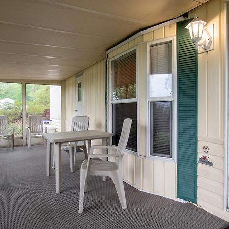 Spring Gulch Screened Park Model 6 Mount Airy Pokoj fotografie