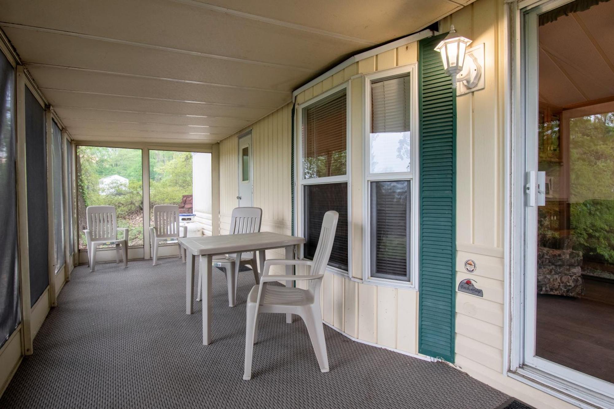 Spring Gulch Screened Park Model 6 Mount Airy Pokoj fotografie